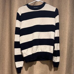 Brandy Melville Navy and Cream Knit Top